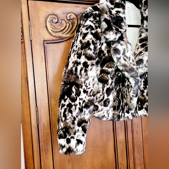 NWT-🐅🤎-Band of the Free-Short Lined Faux Fur Coat - Picture 6 of 9